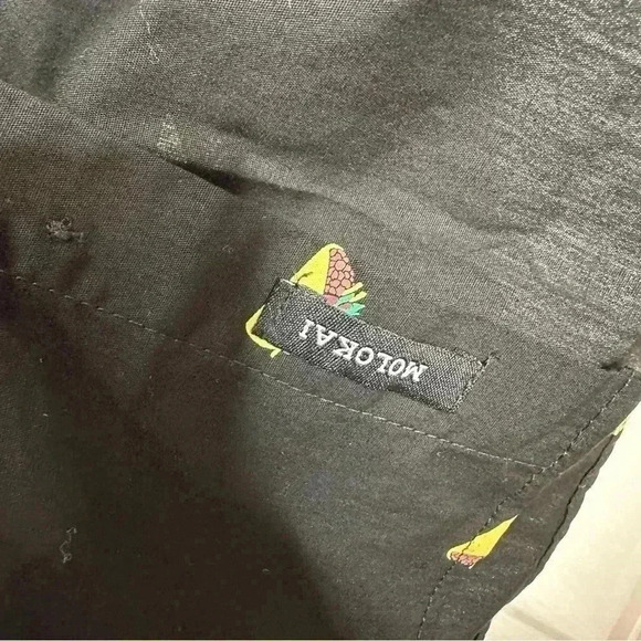 Molokai Surf  Co Taco Shirt Button-Down Black & Yellow NWT Size Large - Picture 16 of 16